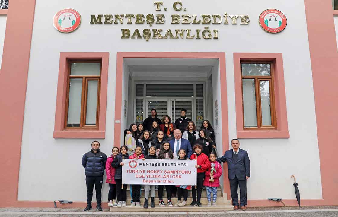 Başkan Gümüş, Şampiyon Kızları Ağırladı