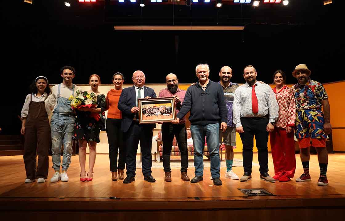 ‘Hangisi Babası’ İzleyenleri Kahkahaya Boğdu