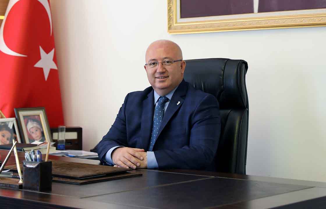 BAŞKAN GÜMÜŞ, “DEMOKRASİNİN TEMEL DEĞERLERİNDEN BİRİ ÖZGÜR BASINDIR”