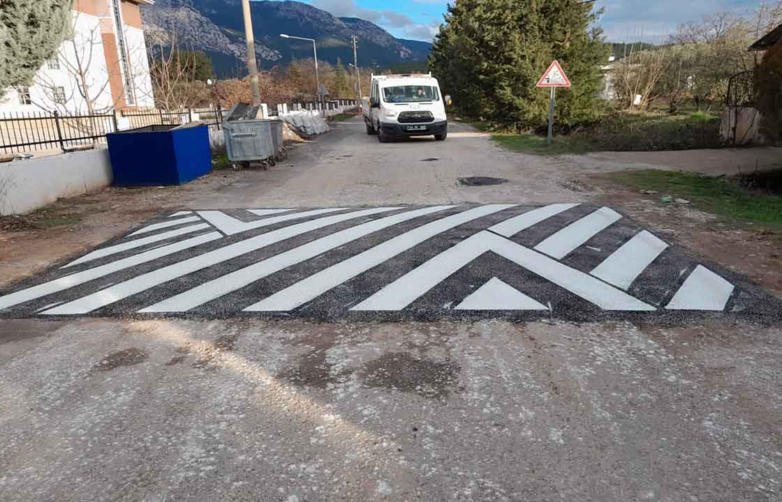 MENTEŞE BELEDİYESİ OKUL YOLLARINI GÜVENLİ HALE GETİRİYOR