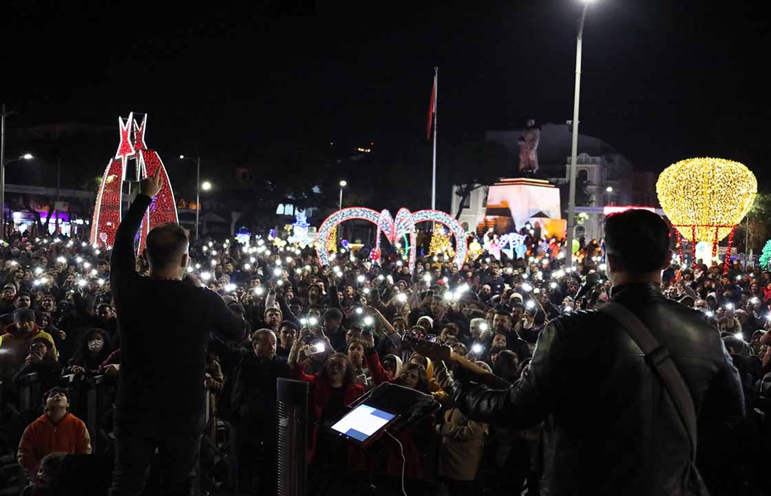 Menteşe 2023’ü Cumhuriyet Meydanında Coşkuyla Karşıladı