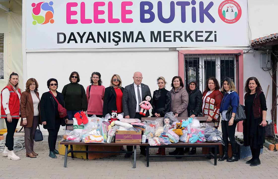 Menteşeli Kadınlar Depremzede Çocuklar İçin Ördü