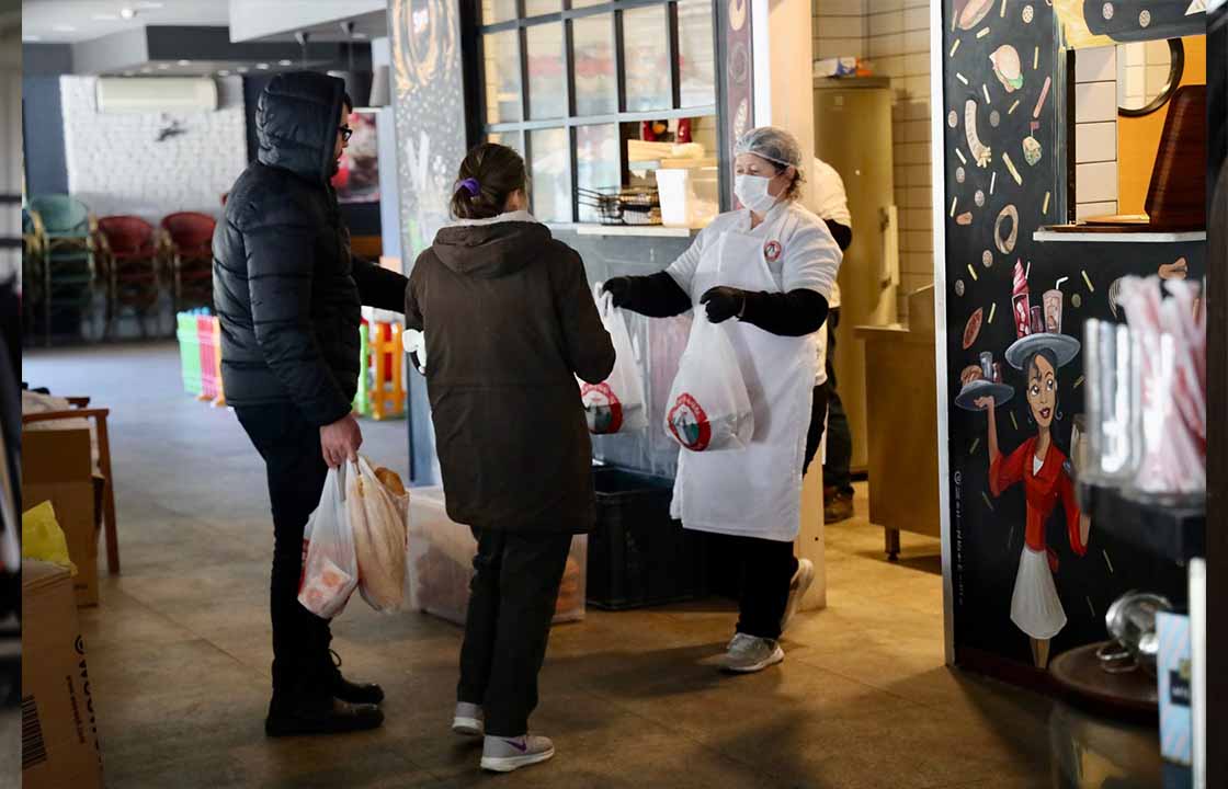 MENTEŞE BELEDİYESİ’NDEN KÖTEKLİ’DE DEPREMZEDELERE 3 ÖĞÜN YEMEK