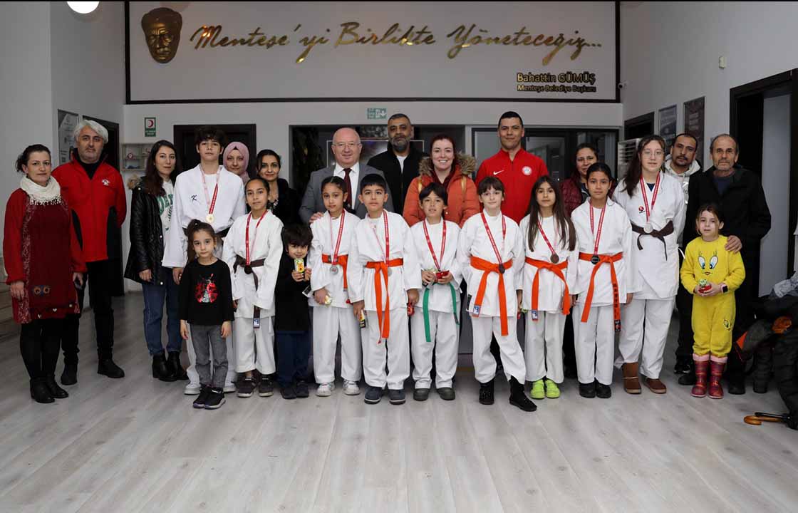 ŞAMPİYON KARATECİLER BAŞKAN GÜMÜŞ’Ü ZİYARET ETTİLER