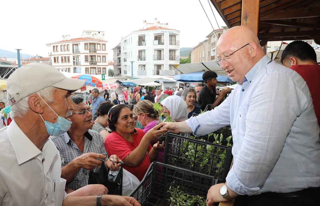MENTEŞE BELEDİYESİ 10 BİN SEBZE FİDESİ DAĞITTI