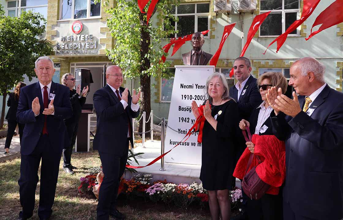 CUMHURİYET AYDINI NECMİ YENER’İN BÜSTÜ TÖRENLE AÇILDI