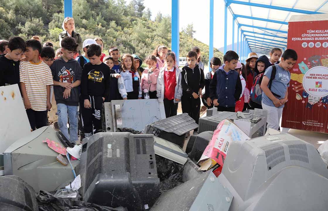 MİNİKLER ATIK KONUSUNDA BİLGİLENDİRİLDİ