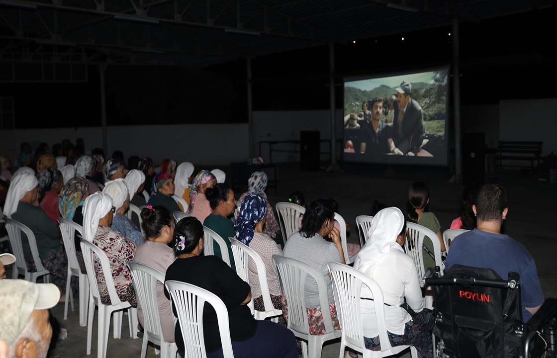 Açık Hava Sinema Günleri Çamoluk Mahallesi ile Başladı