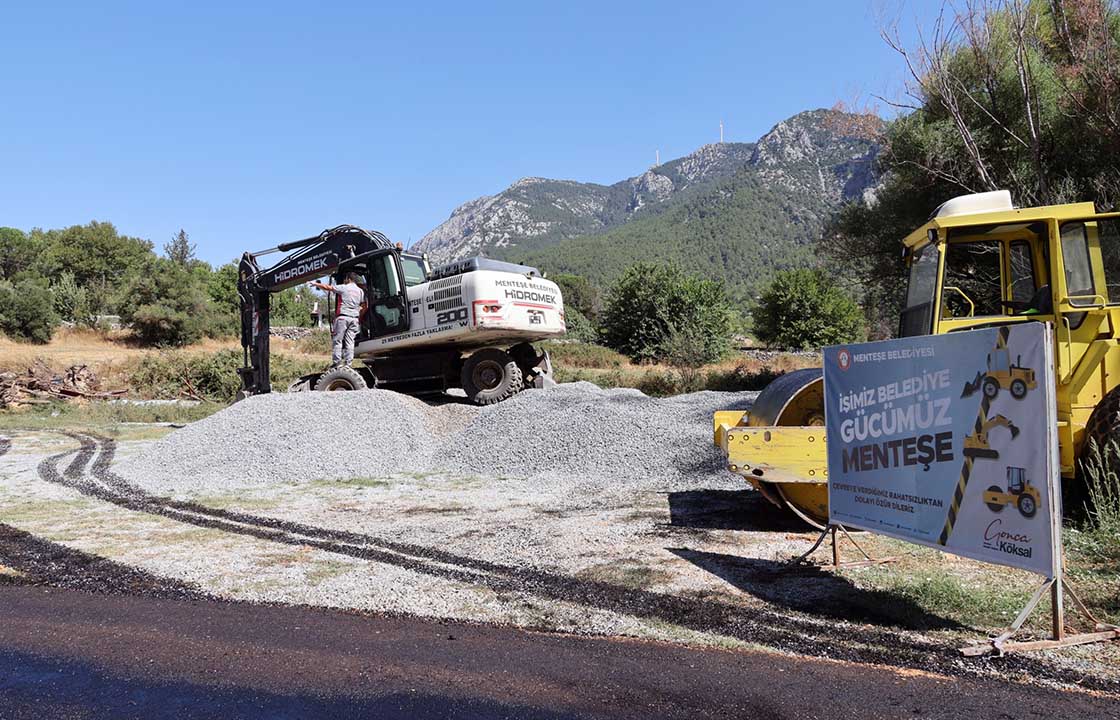 Menteşe’de Yol Çalışmalarıyla Ulaşım Güvenliği Artıyor