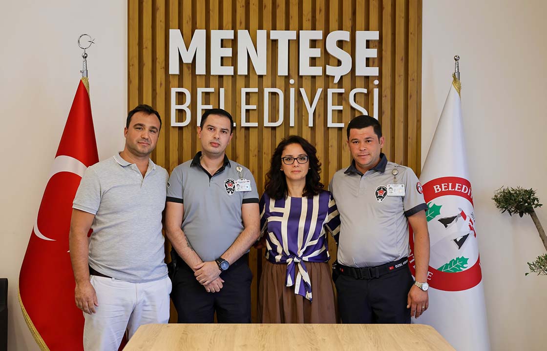 Menteşe’de Bayrak Saldırısının Şüphelisi Belediye Güvenliğinin Dikkatiyle Yakalandı